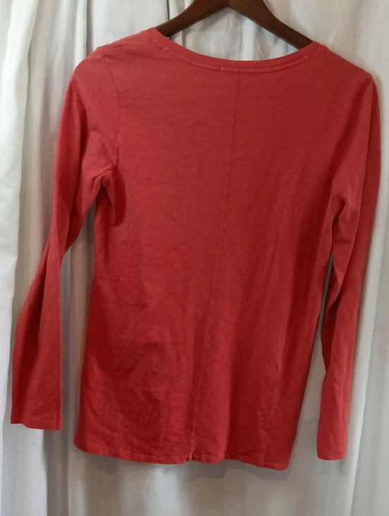 Orvis Coral-Red Long Sleeve V-Neck Pocket Tee Shirt XS Cotton Soft Peru Casual - Picture 2 of 7